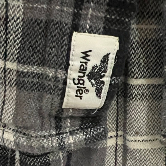 Wrangler Men's Black and Gray Plaid Button-Down Shirt - Picture 3 of 5